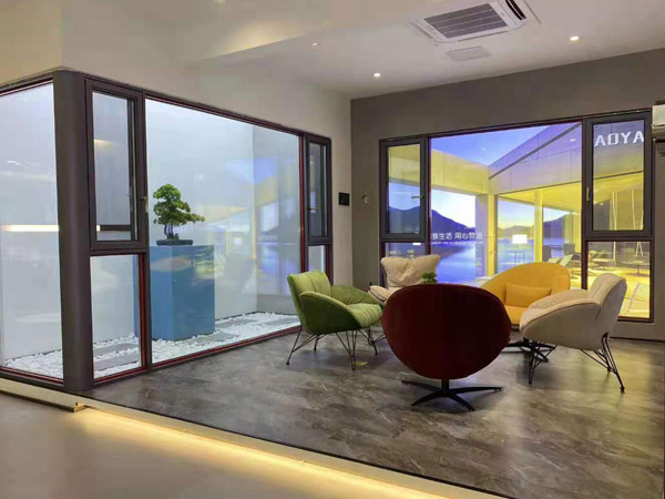 封阳台为什么那么多人选择断桥铝合金门窗?